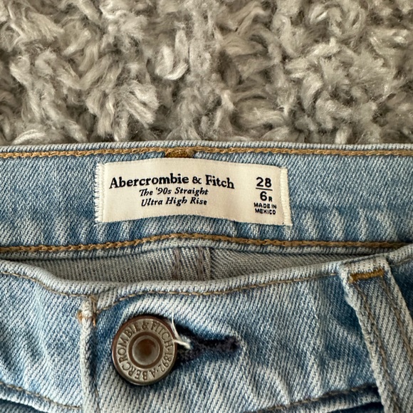 AF High Rise 90s Relaxed Jean - Picture 4 of 5